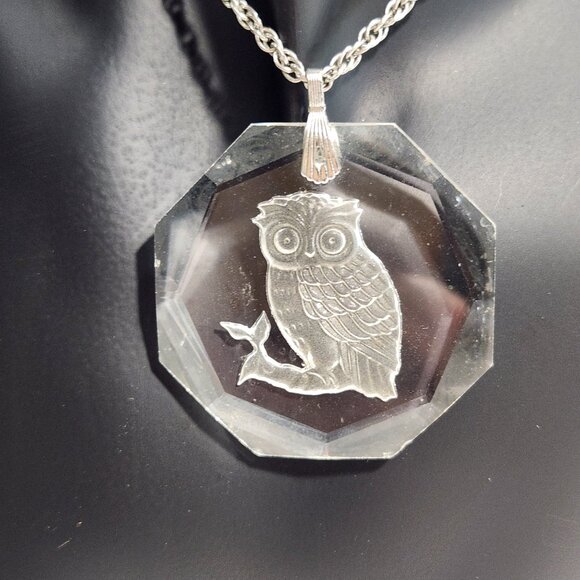 Hallmark Little Gallery Austrian Crystal Reverse Etched Owl in Tree Pendant - Picture 2 of 6